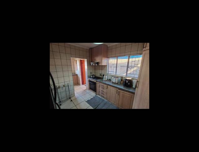 4 BEDROOM HOUSE FOR SALE IN FLORAUNA